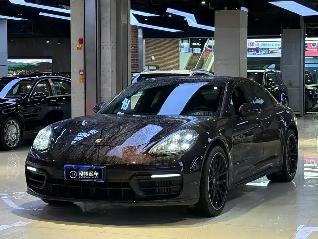 Porsche Panamera — фото 1