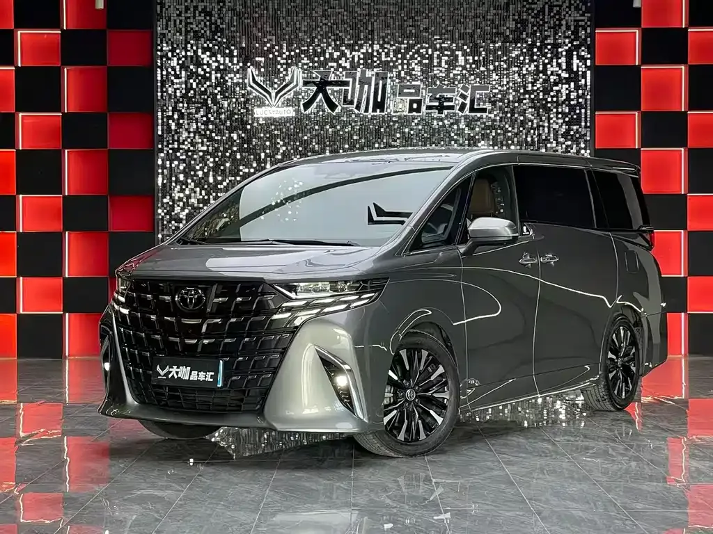 Toyota Alphard — фото 1