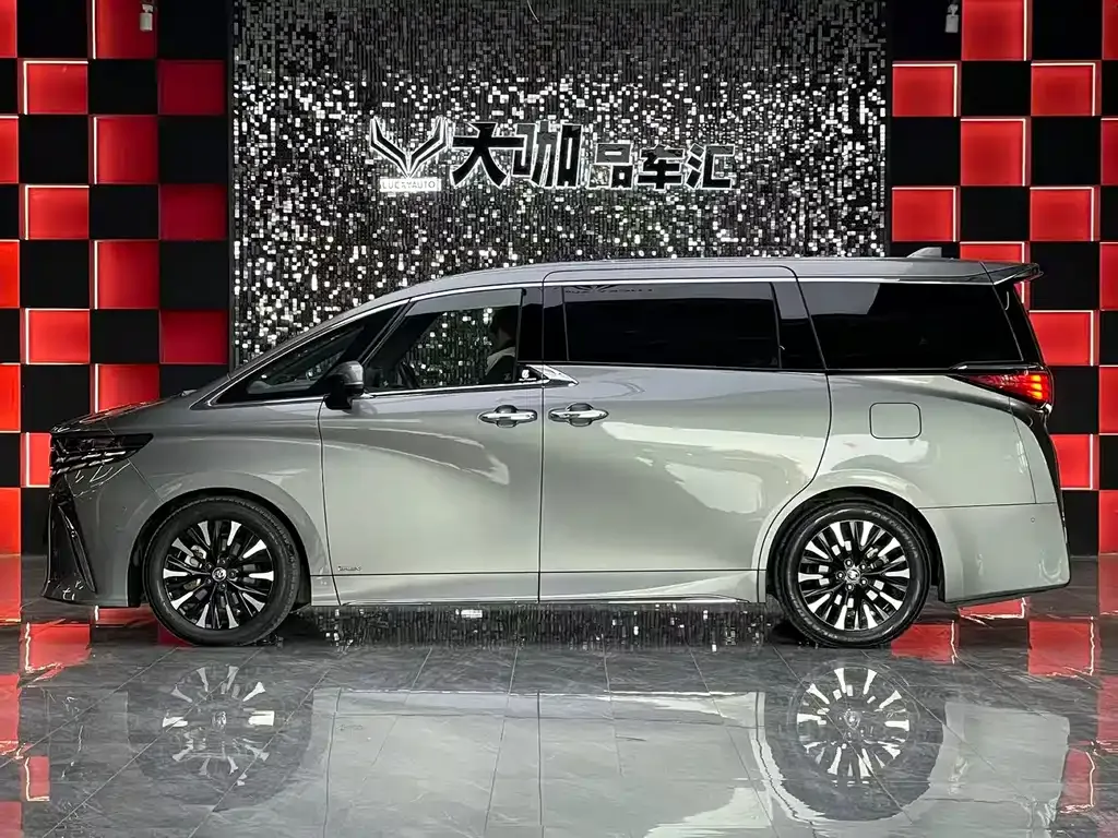 Toyota Alphard — фото 7