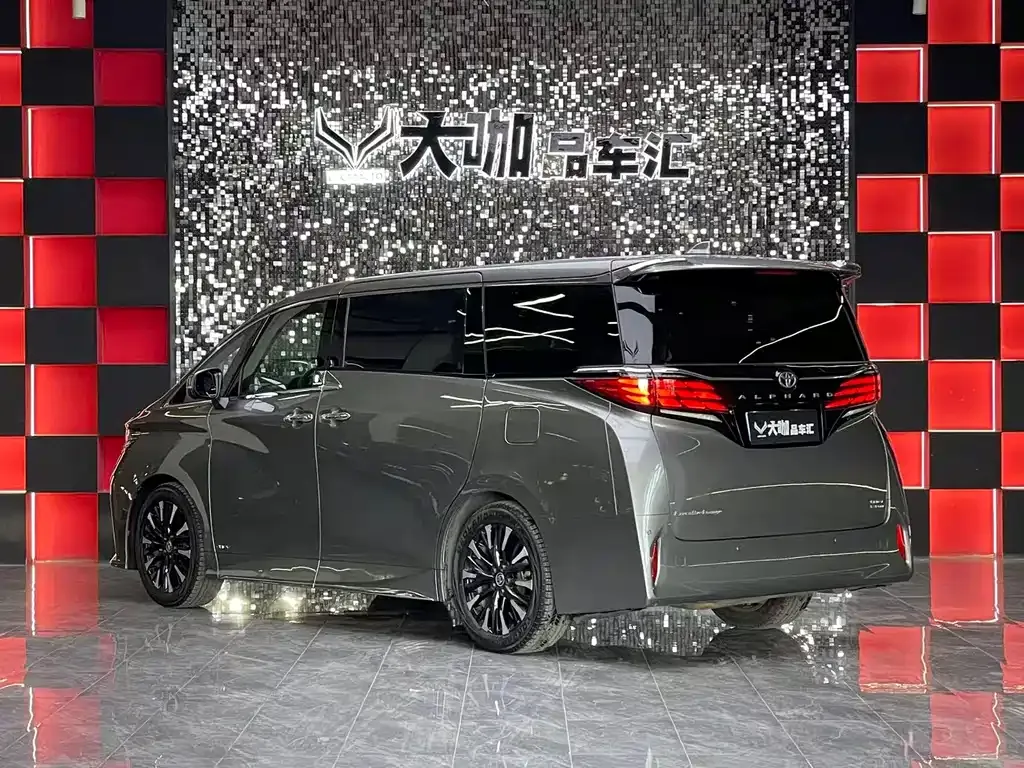 Toyota Alphard — фото 8