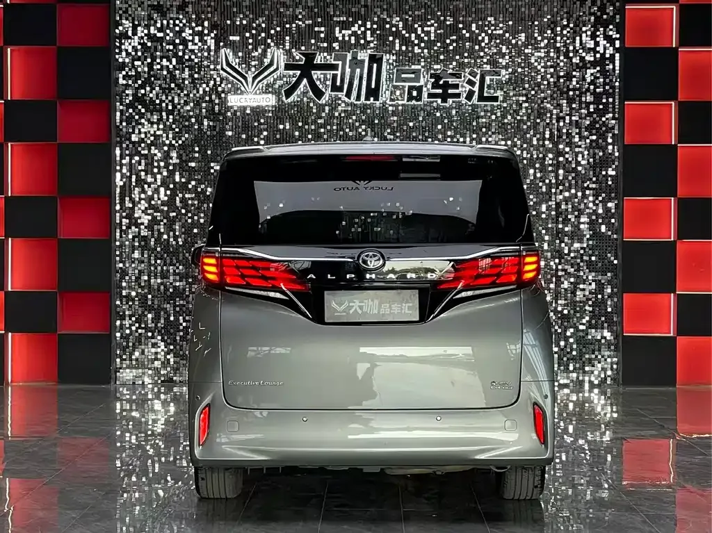 Toyota Alphard — фото 6