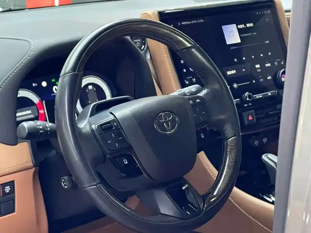 Toyota Alphard — фото 2