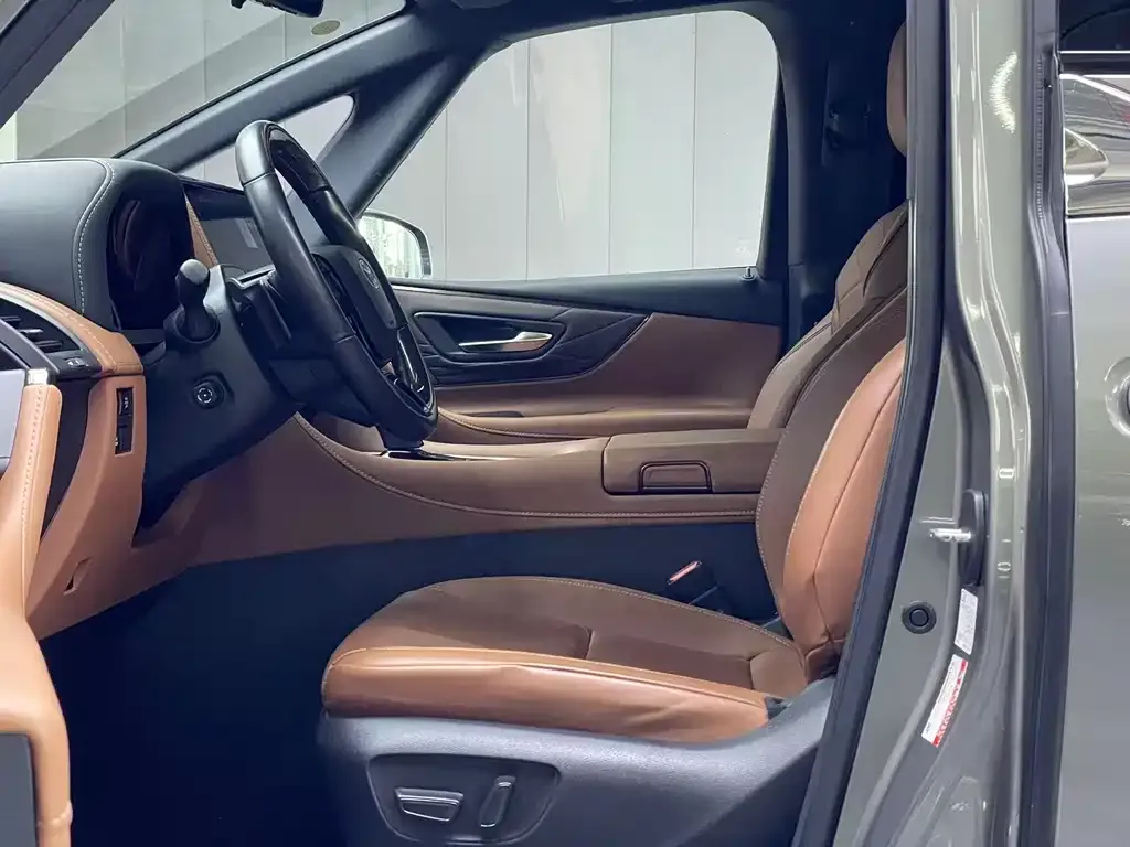 Toyota Alphard — фото 3