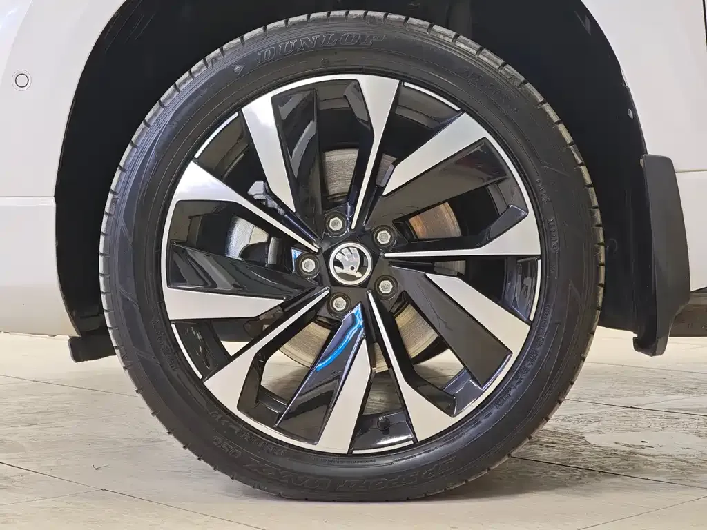 Skoda Karoq — фото 8