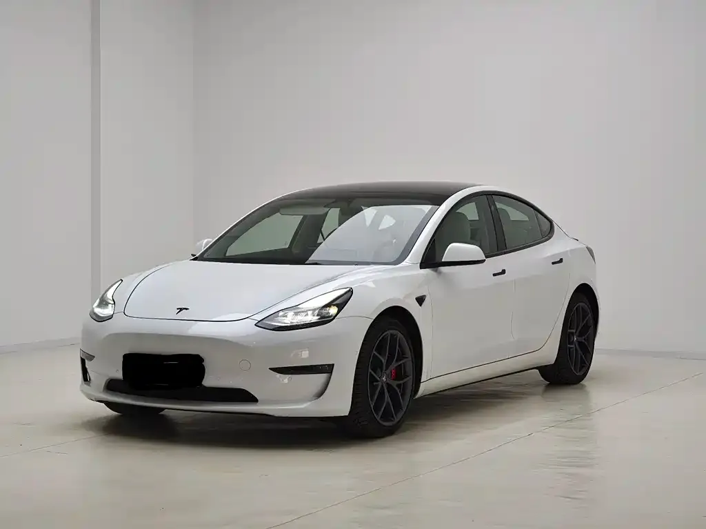 Tesla Model 3 — фото 1
