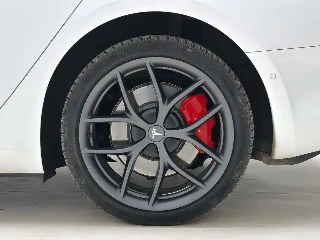 Tesla Model 3 — фото 3