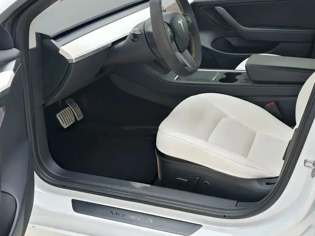 Tesla Model 3 — фото 9