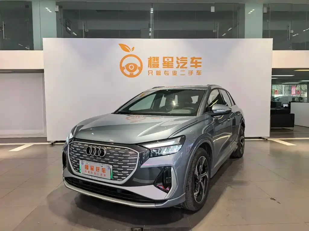 Audi Q4 e-tron — фото 1