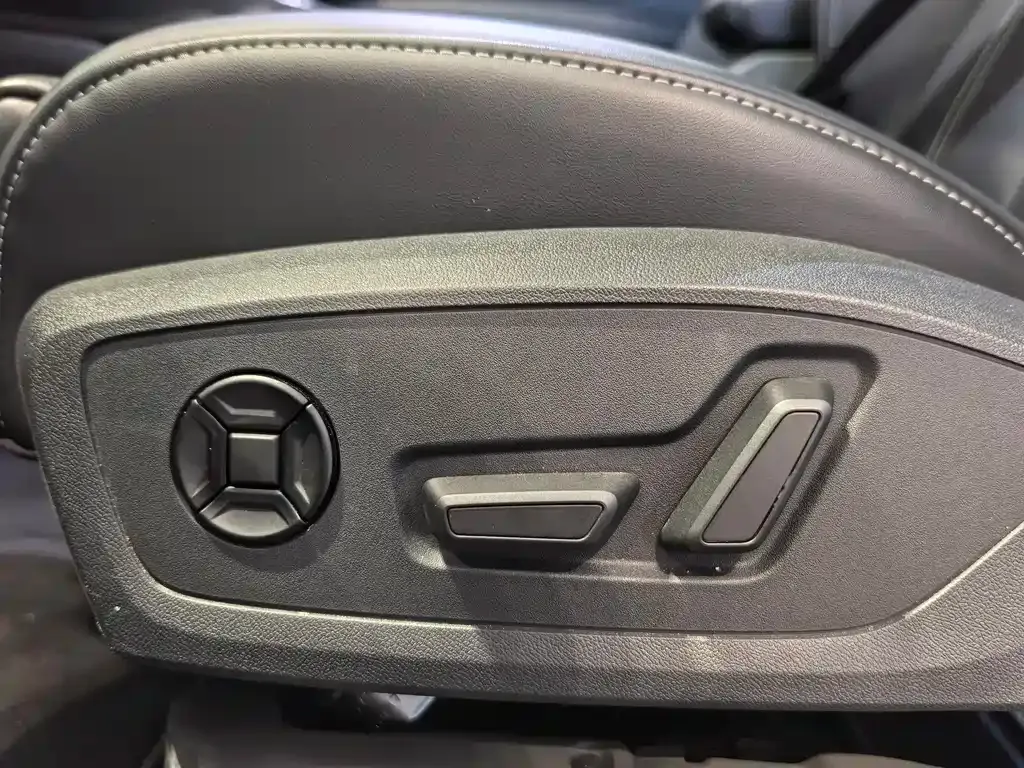 Audi Q4 e-tron — фото 10