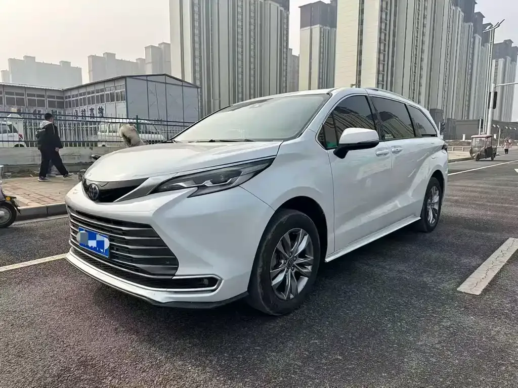 Toyota Sienna — фото 9