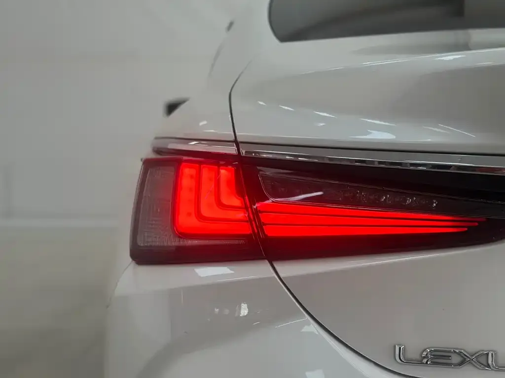 Lexus ES 2023 из CN, фото 2