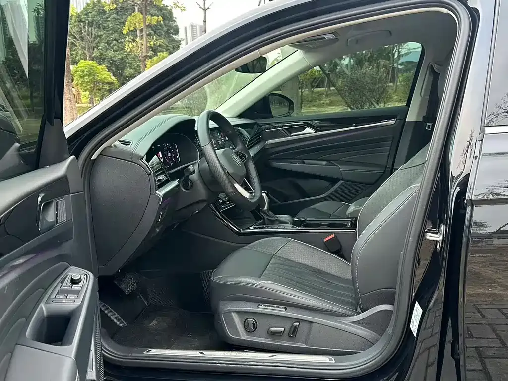 Volkswagen Passat 2023 из CN, фото 5