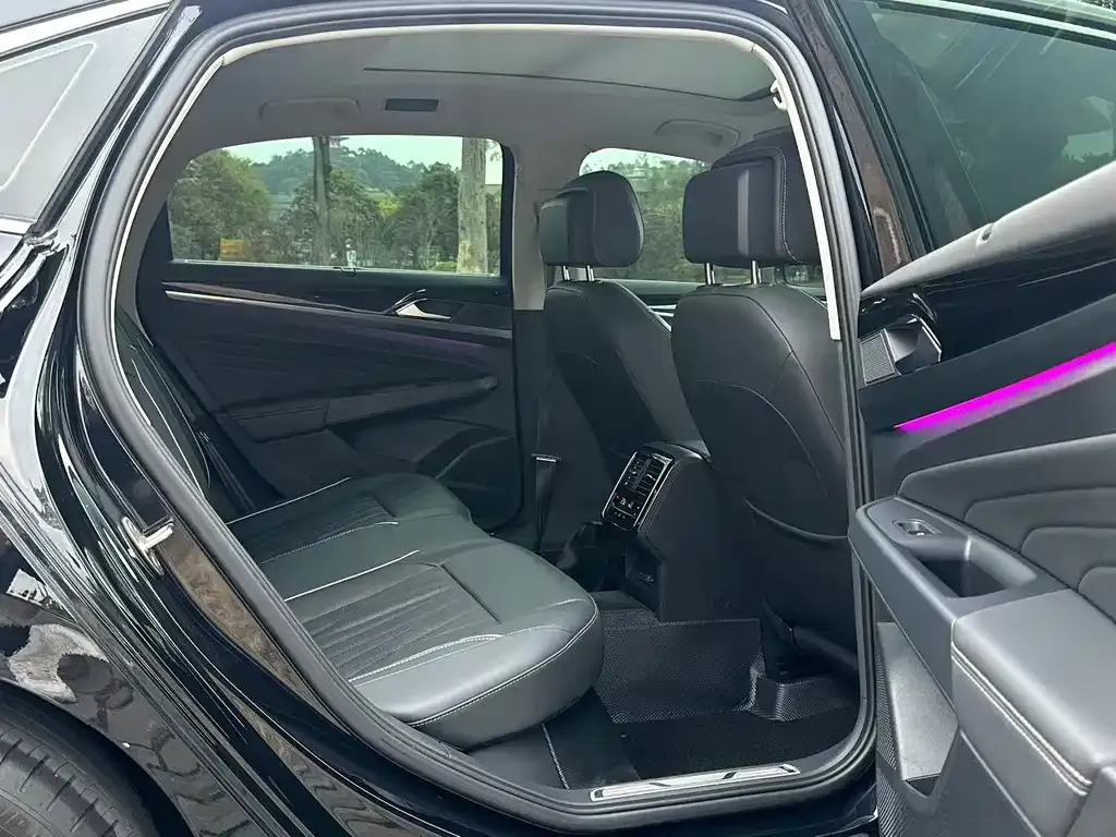 Volkswagen Passat 2023 из CN, фото 7