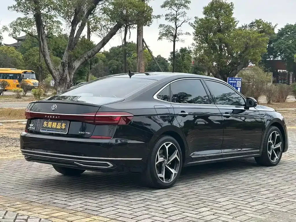 Volkswagen Passat 2023 из CN, фото 9