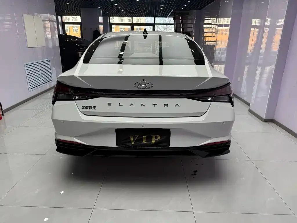 Hyundai Elantra — фото 10