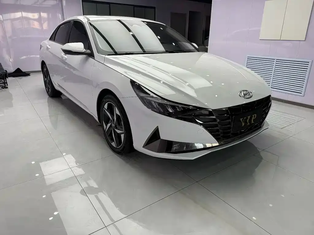 Hyundai Elantra — фото 4