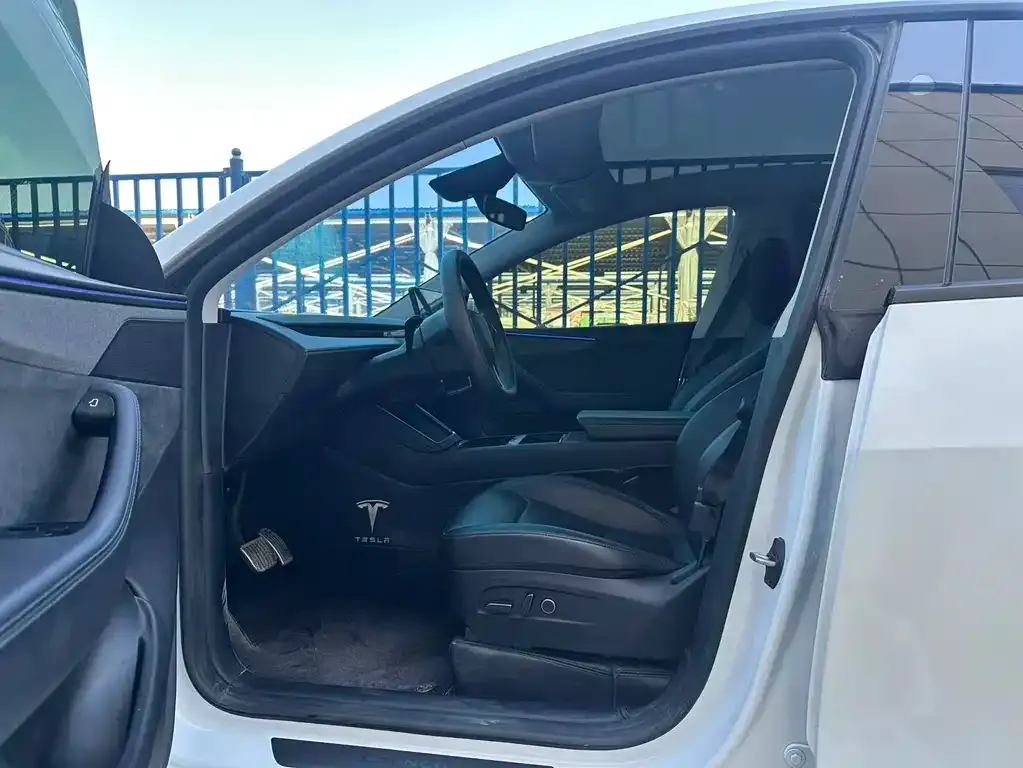 Tesla Model Y — фото 6