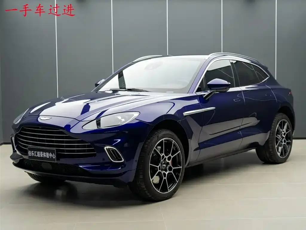 Aston Martin DBX — фото 1