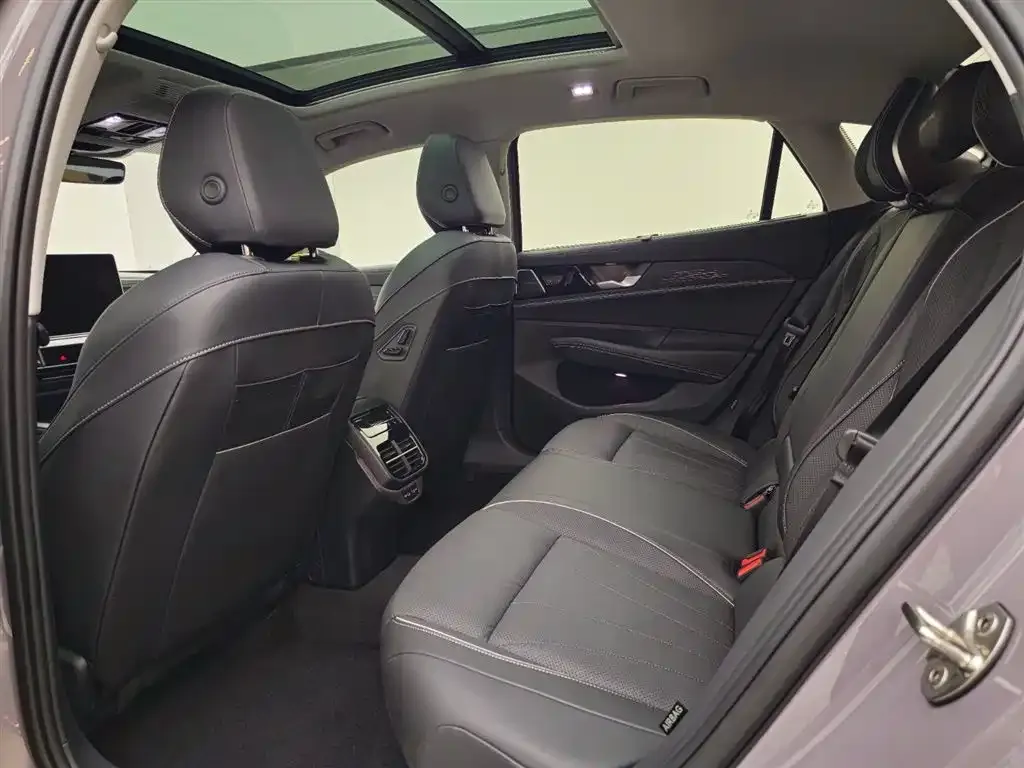 Volkswagen Passat 2024 из CN, фото 10