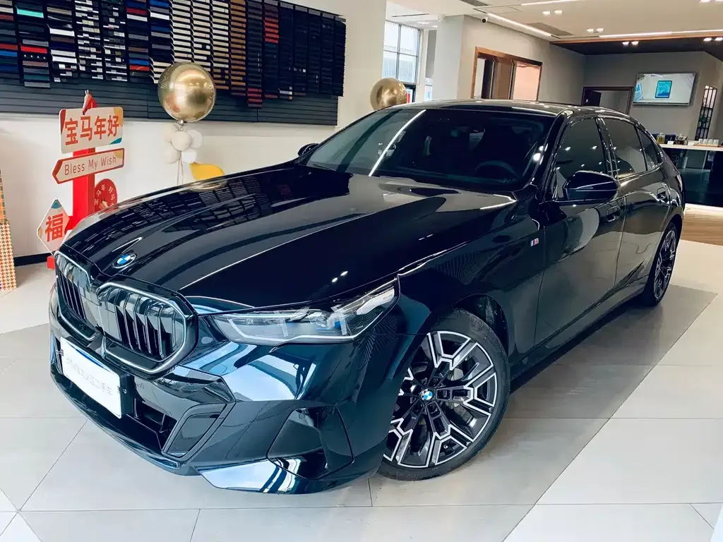 BMW 5 Series — фото 1