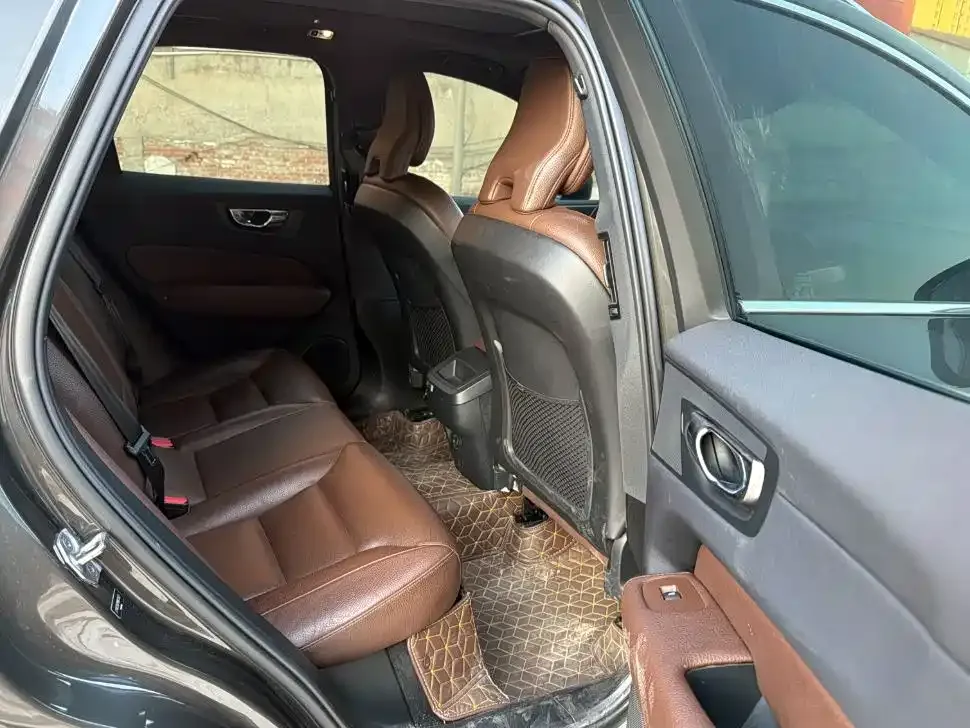 Volvo XC60 2021 из CN, фото 6