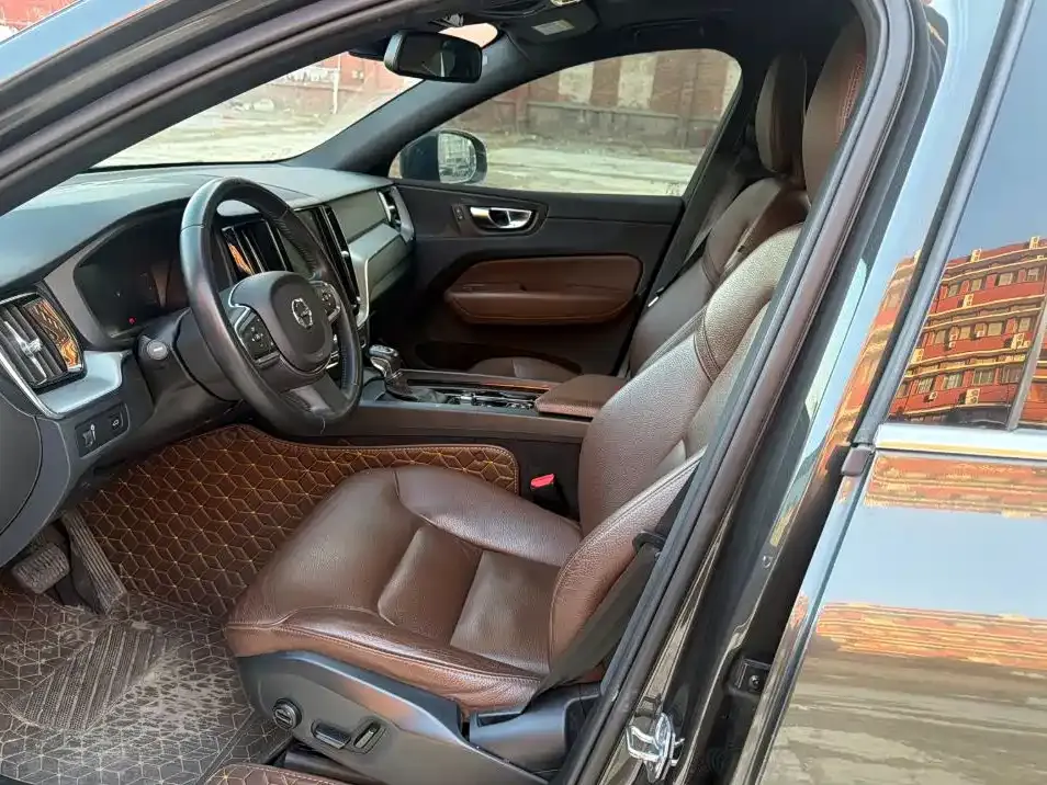 Volvo XC60 2021 из CN, фото 9