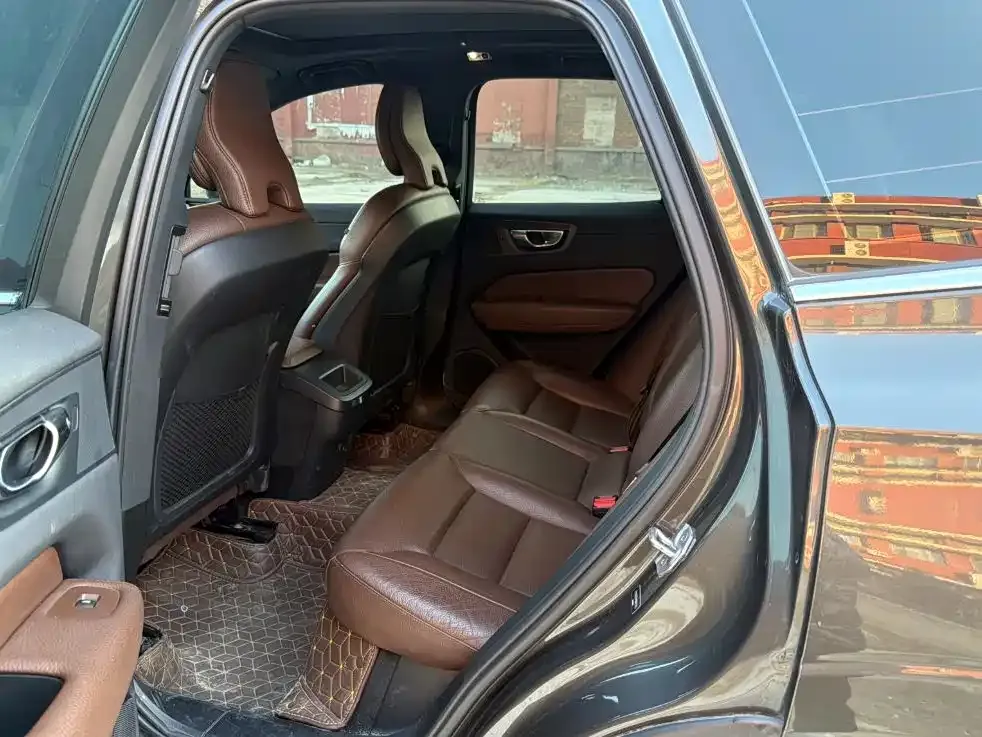 Volvo XC60 2021 из CN, фото 3