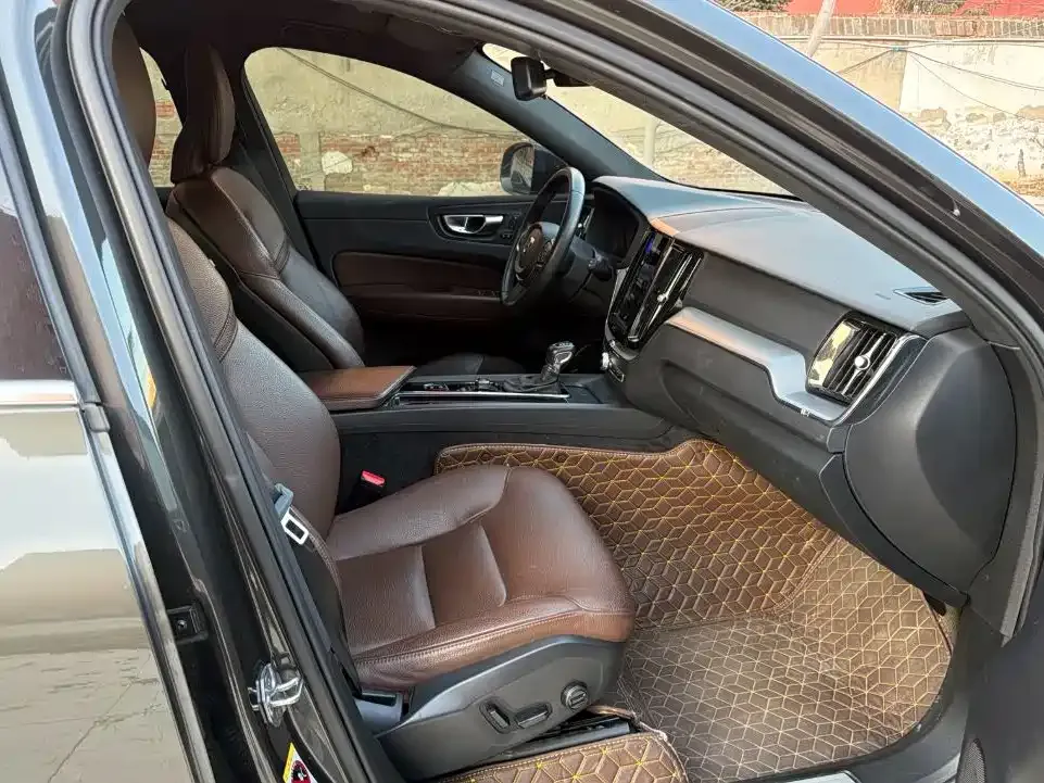 Volvo XC60 2021 из CN, фото 5