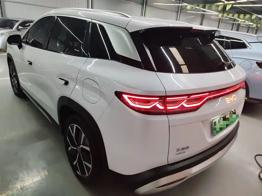 BYD L DM-i — фото 3
