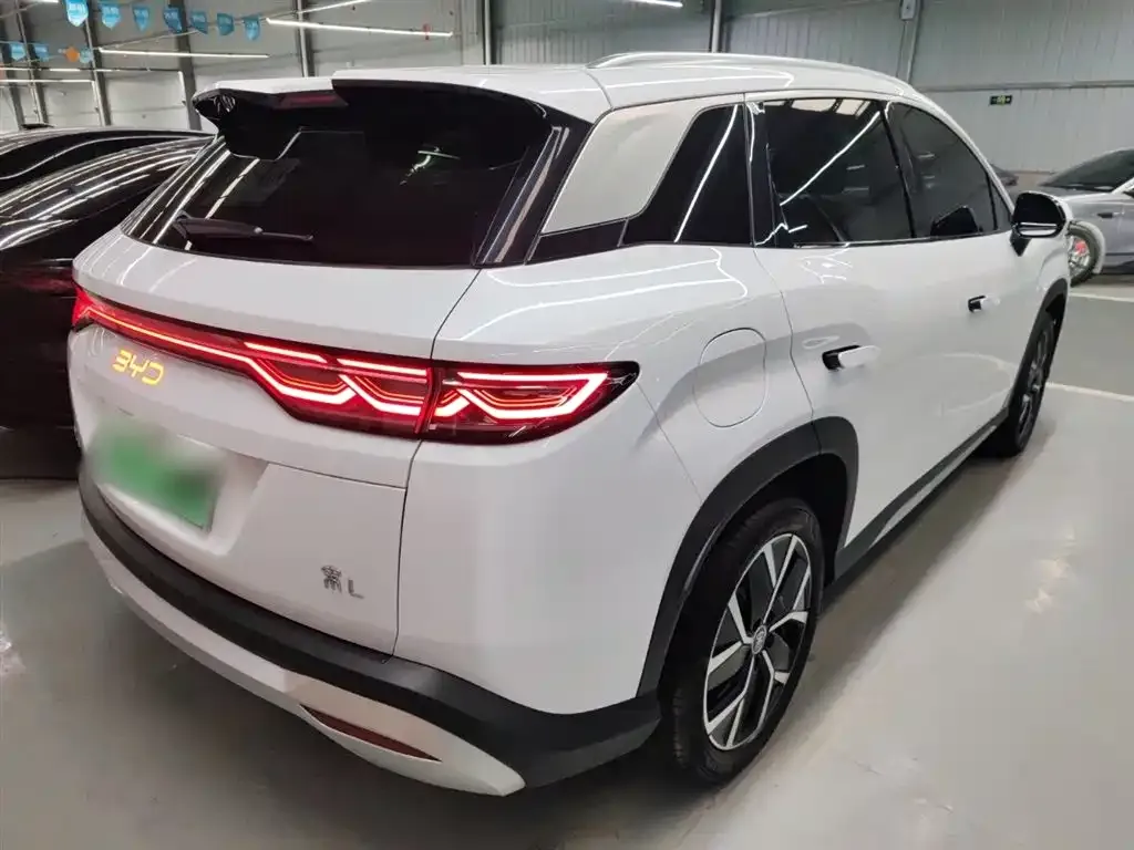 BYD L DM-i — фото 10