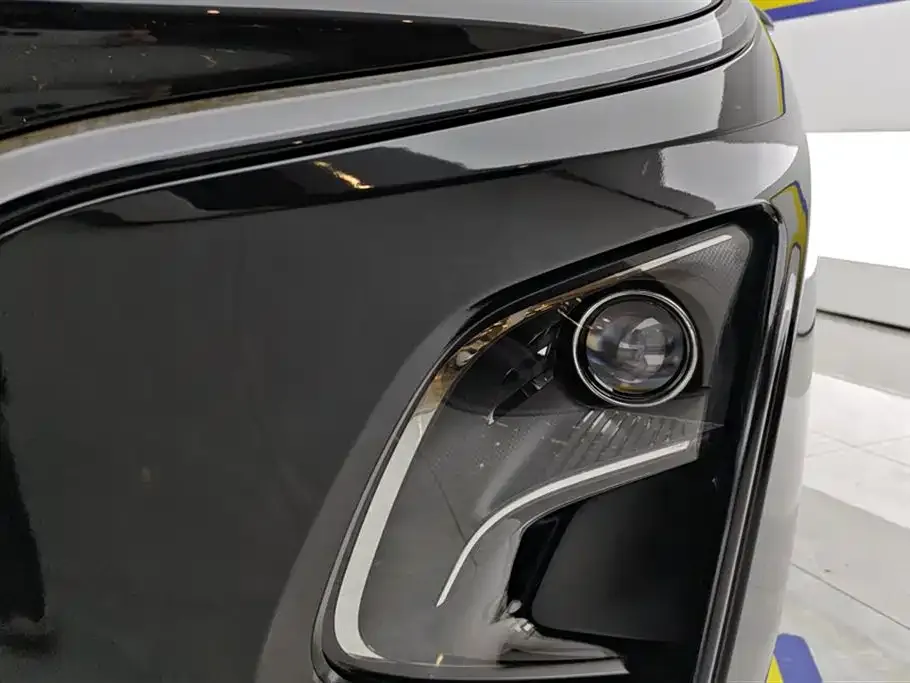 Hongqi E-QM5 — фото 2
