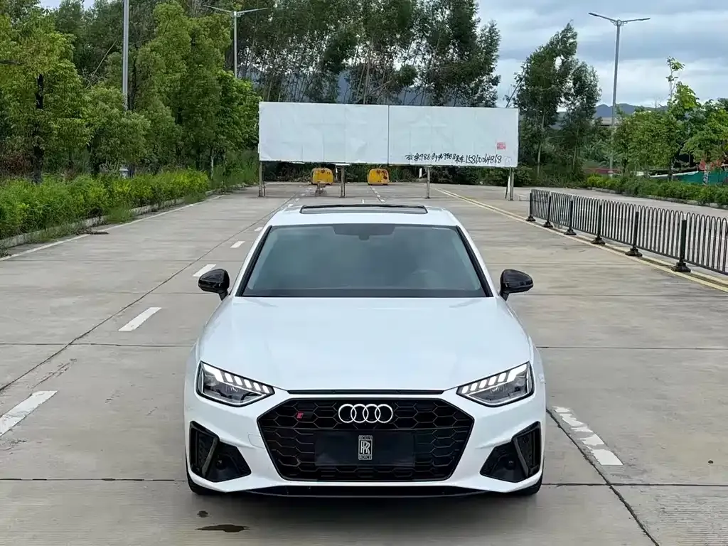 Audi A4L 2022 из CN, фото 6