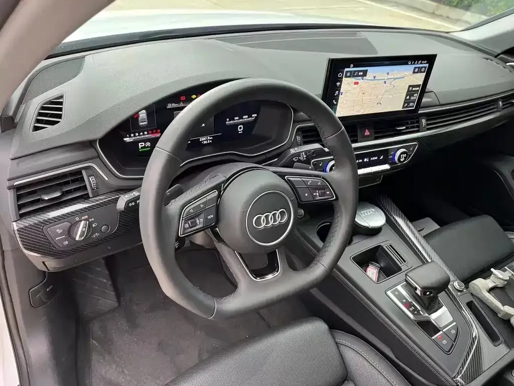 Audi A4L 2022 из CN, фото 3