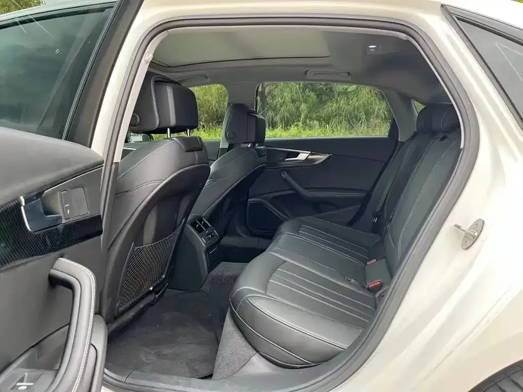 Audi A4L 2022 из CN, фото 7