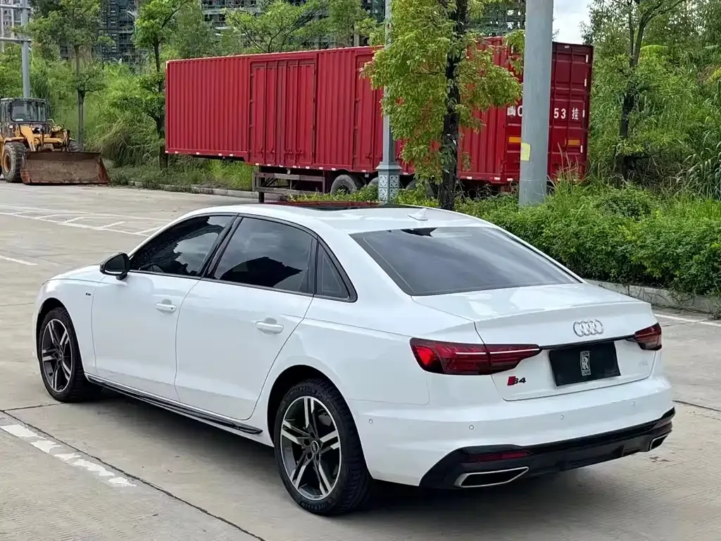 Audi A4L 2022 из CN, фото 9
