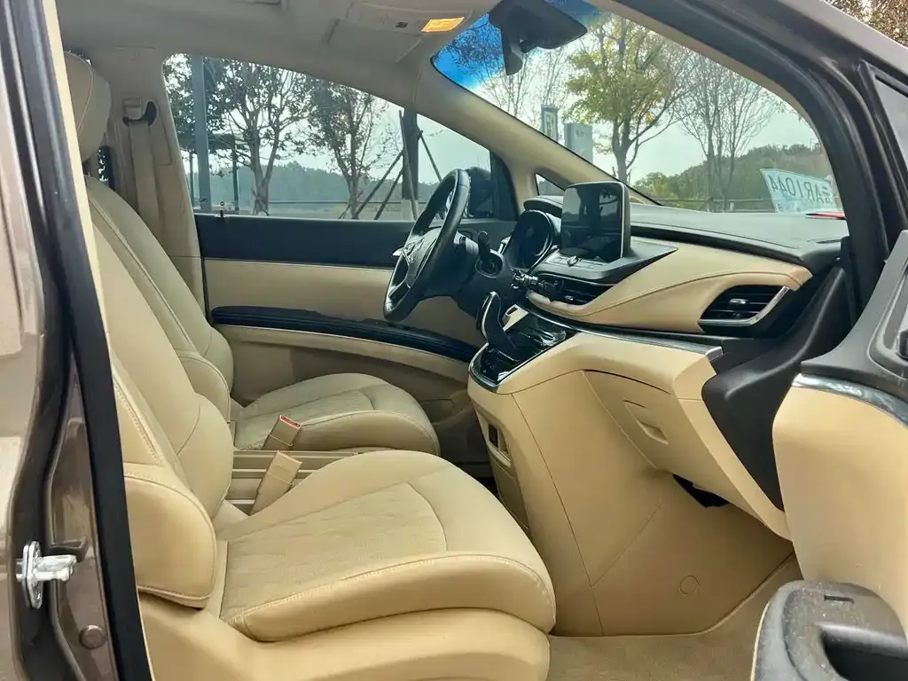 Buick GL8 2023 из CN, фото 2