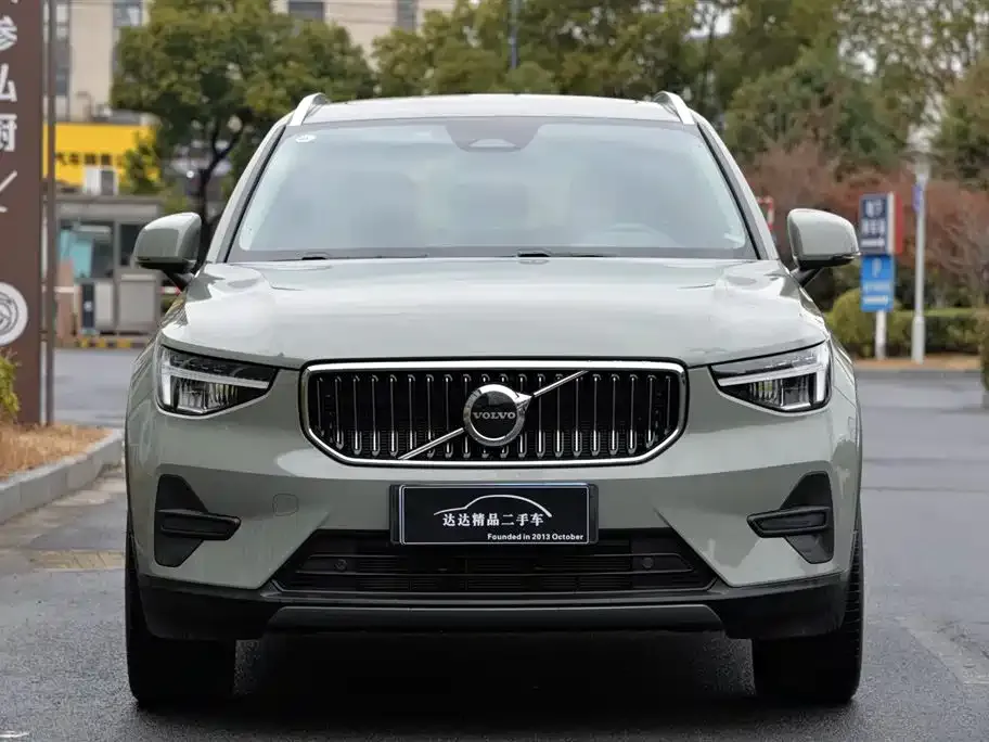 Volvo XC40 — фото 1