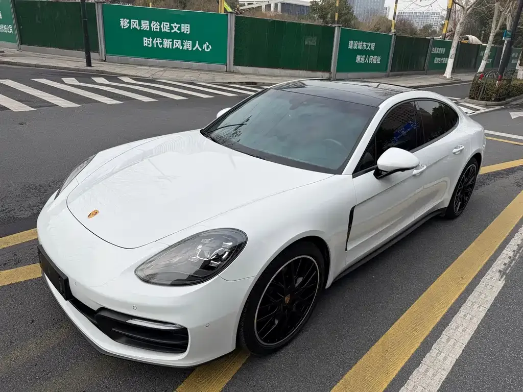 Porsche Panamera — фото 1