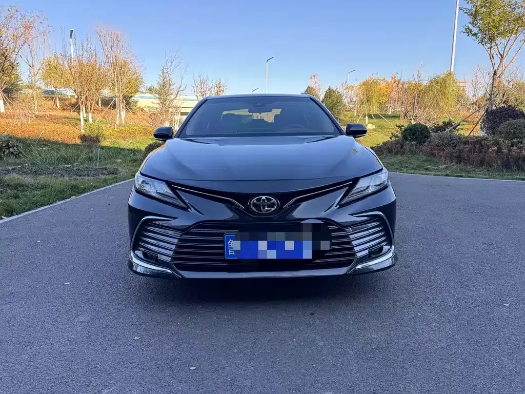 Toyota Camry — фото 6