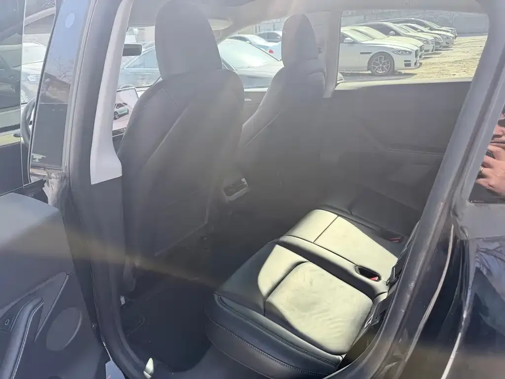 Tesla Model Y 2023 из CN, фото 2