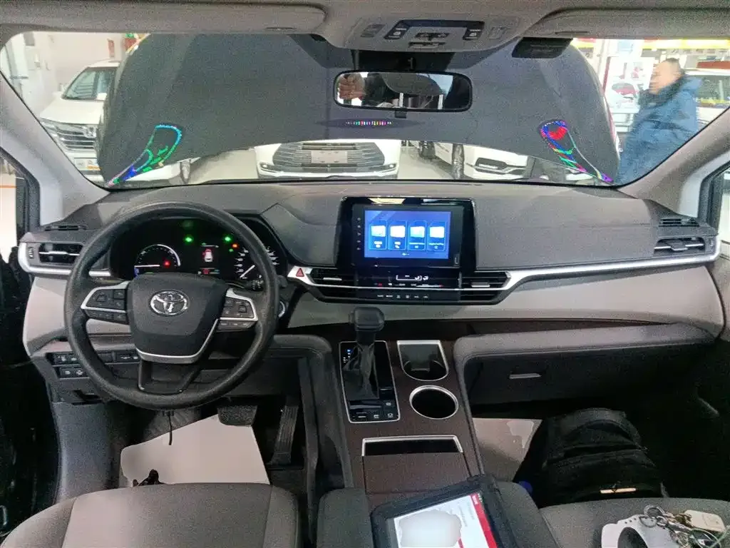 Toyota Granvia 2023 из CN, фото 4