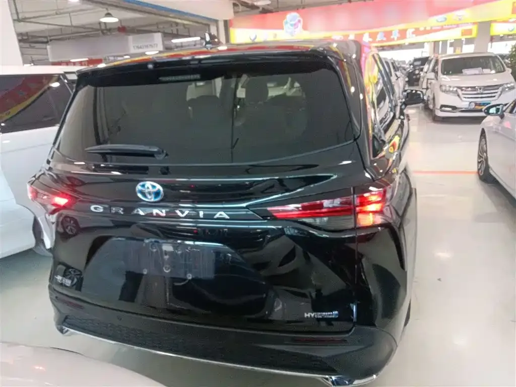 Toyota Granvia 2023 из CN, фото 6