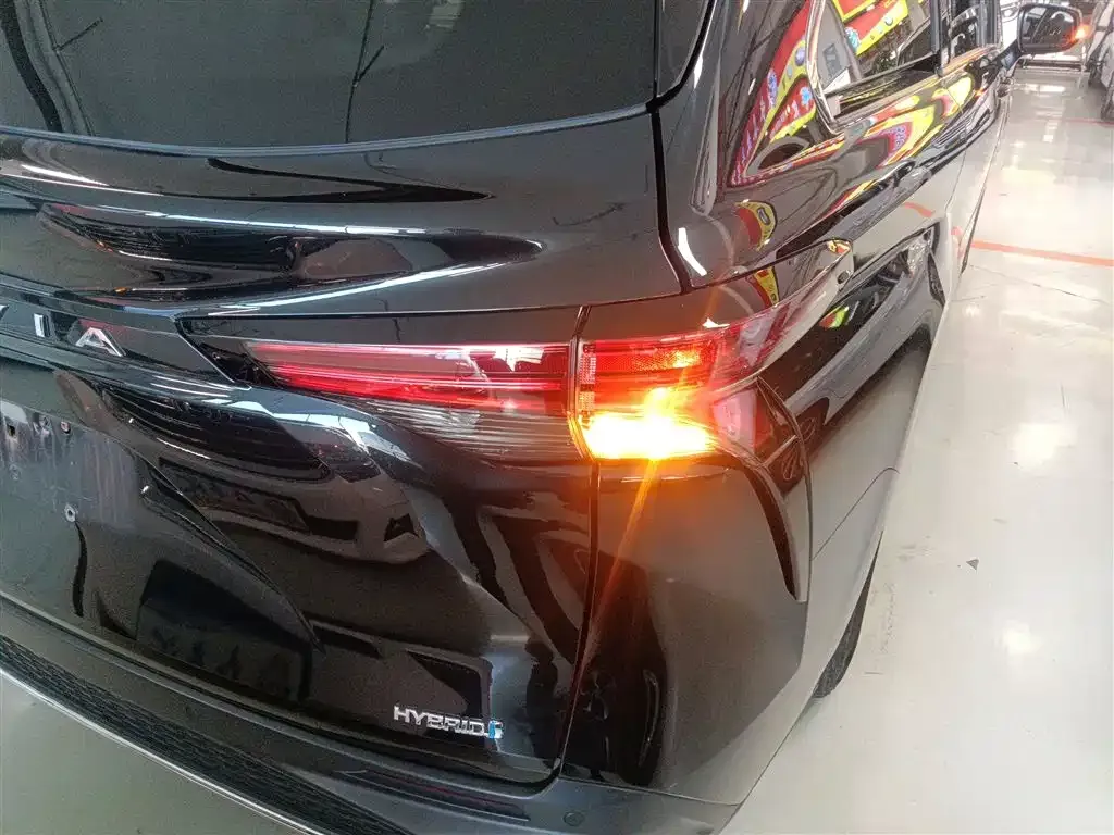 Toyota Granvia 2023 из CN, фото 9