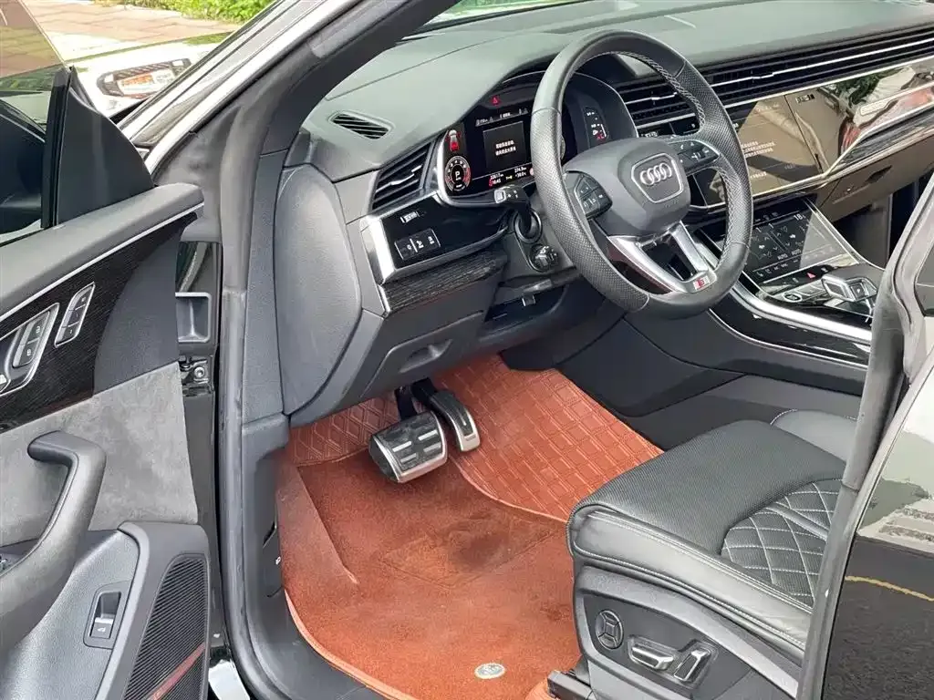 Audi Q8 2021 из CN, фото 7