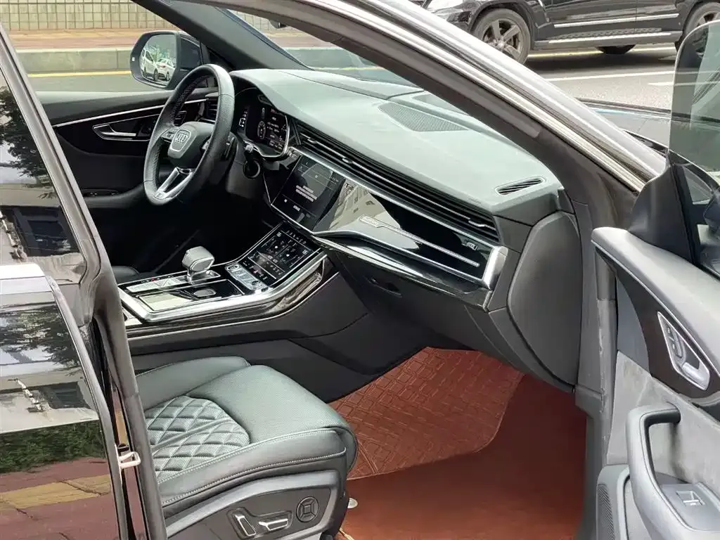 Audi Q8 2021 из CN, фото 8