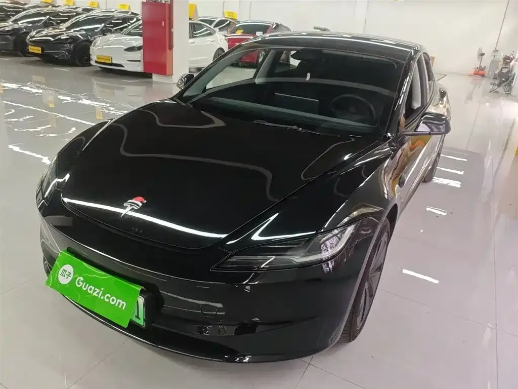 Tesla Model 3 — фото 1