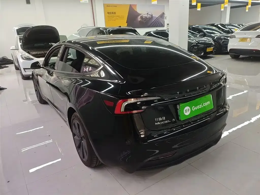 Tesla Model 3 — фото 10