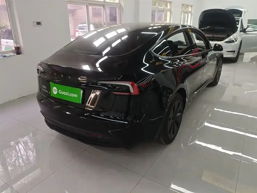 Tesla Model 3 — фото 2