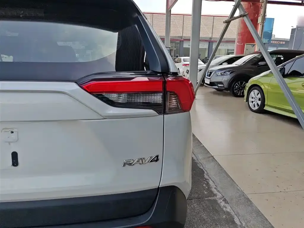 Toyota RAV4 2022 из CN, фото 9