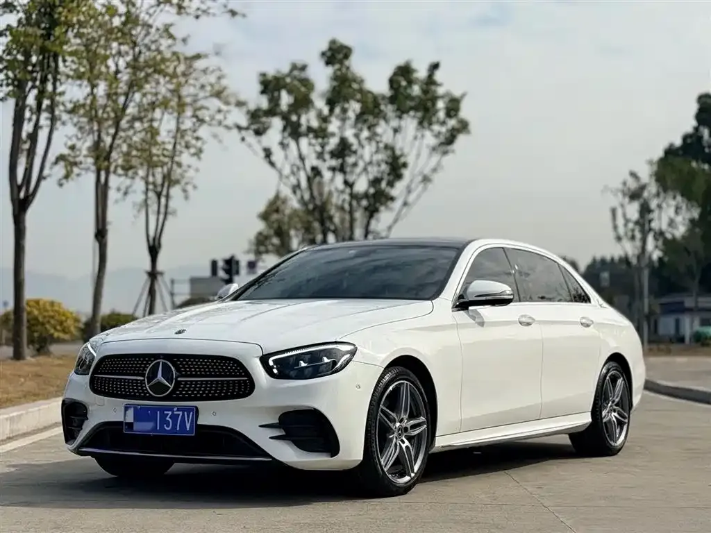 Mercedes-Benz E-Class — фото 1